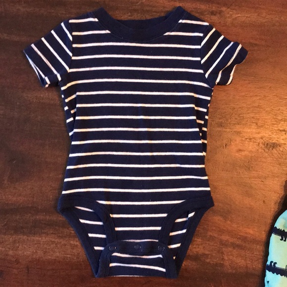 Carter’s Onesie & Shorts Outfit 12Mo - Picture 2 of 4